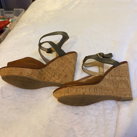Such a unique wedge!  Grey straps with camel color shoe, and cork heel! - Picture 2 of 5